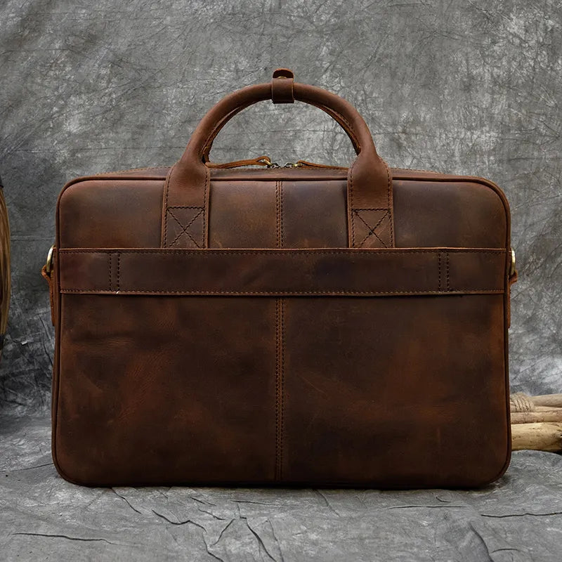 "Laptop Bag in Vintage Leather: Classic Appeal"