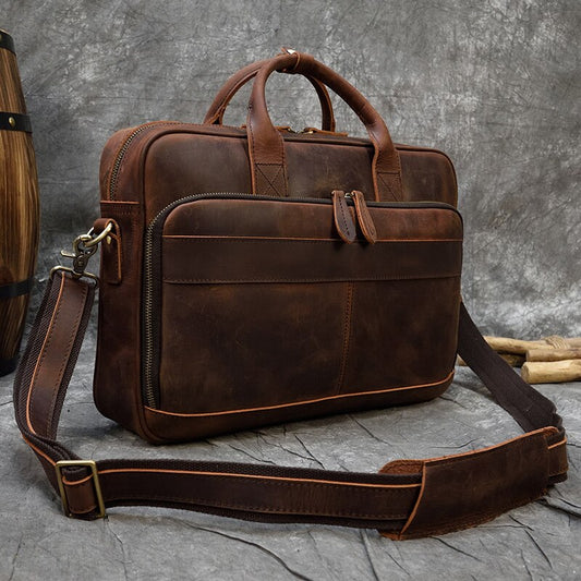 "Laptop Bag in Vintage Leather: Classic Appeal"