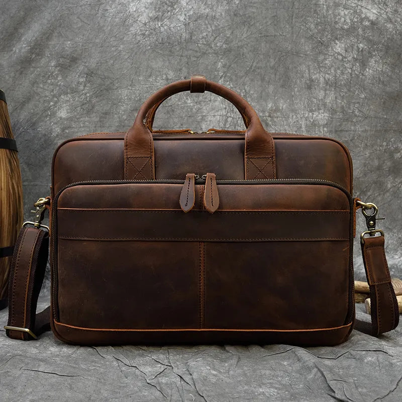 "Laptop Bag in Vintage Leather: Classic Appeal"